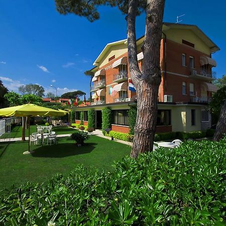 Hotel Versilia Lido di Camaiore Dış mekan fotoğraf