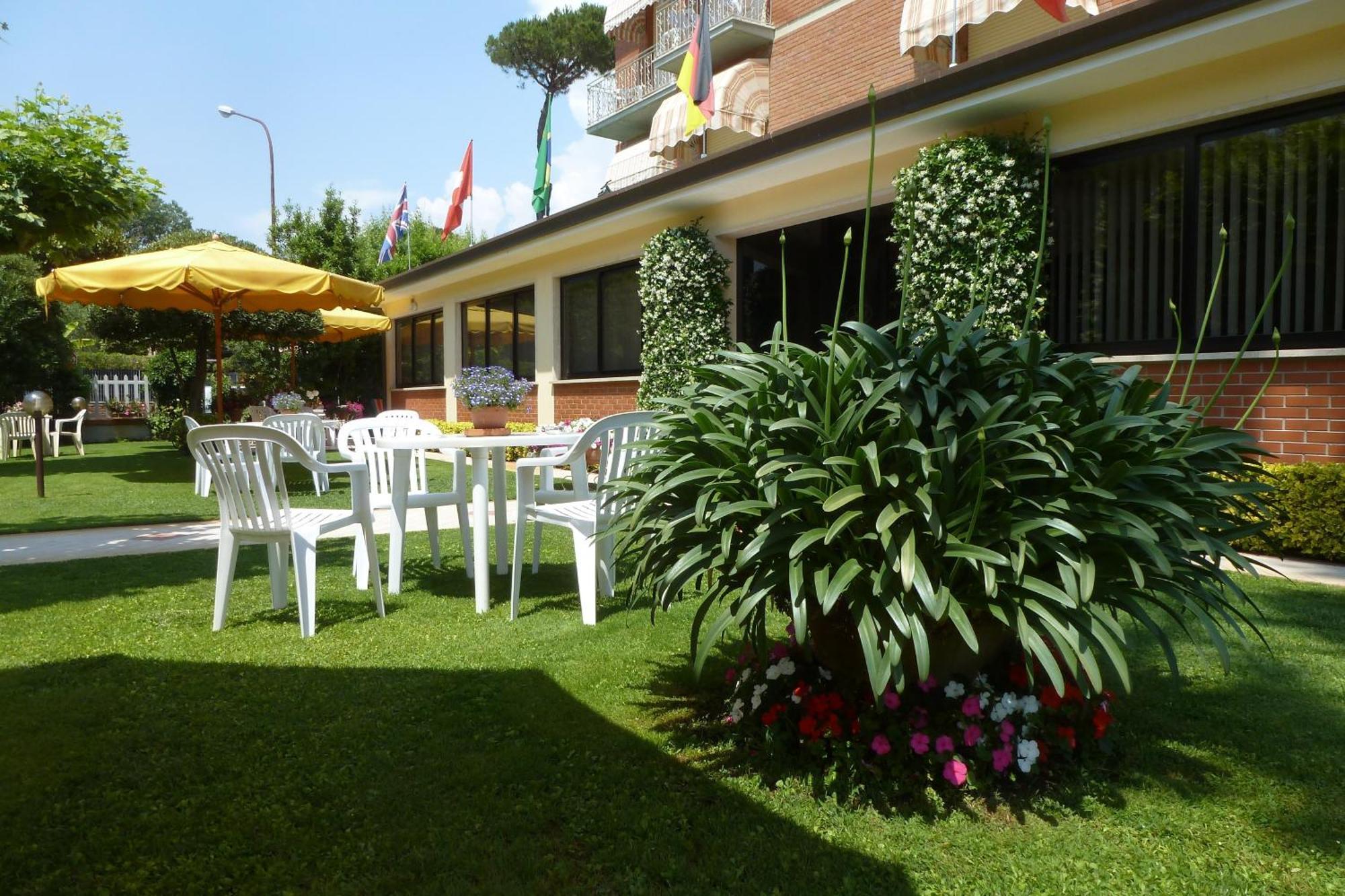 Hotel Versilia Lido di Camaiore Dış mekan fotoğraf