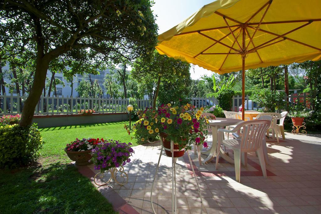 Hotel Versilia Lido di Camaiore Dış mekan fotoğraf