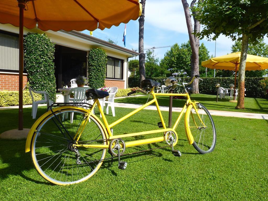 Hotel Versilia Lido di Camaiore Dış mekan fotoğraf